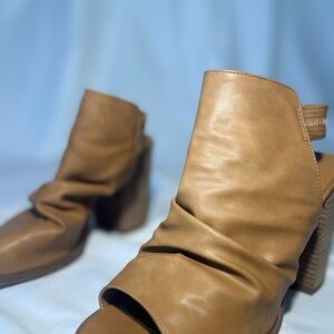 Women's Tan Leather Open-Toe Heels